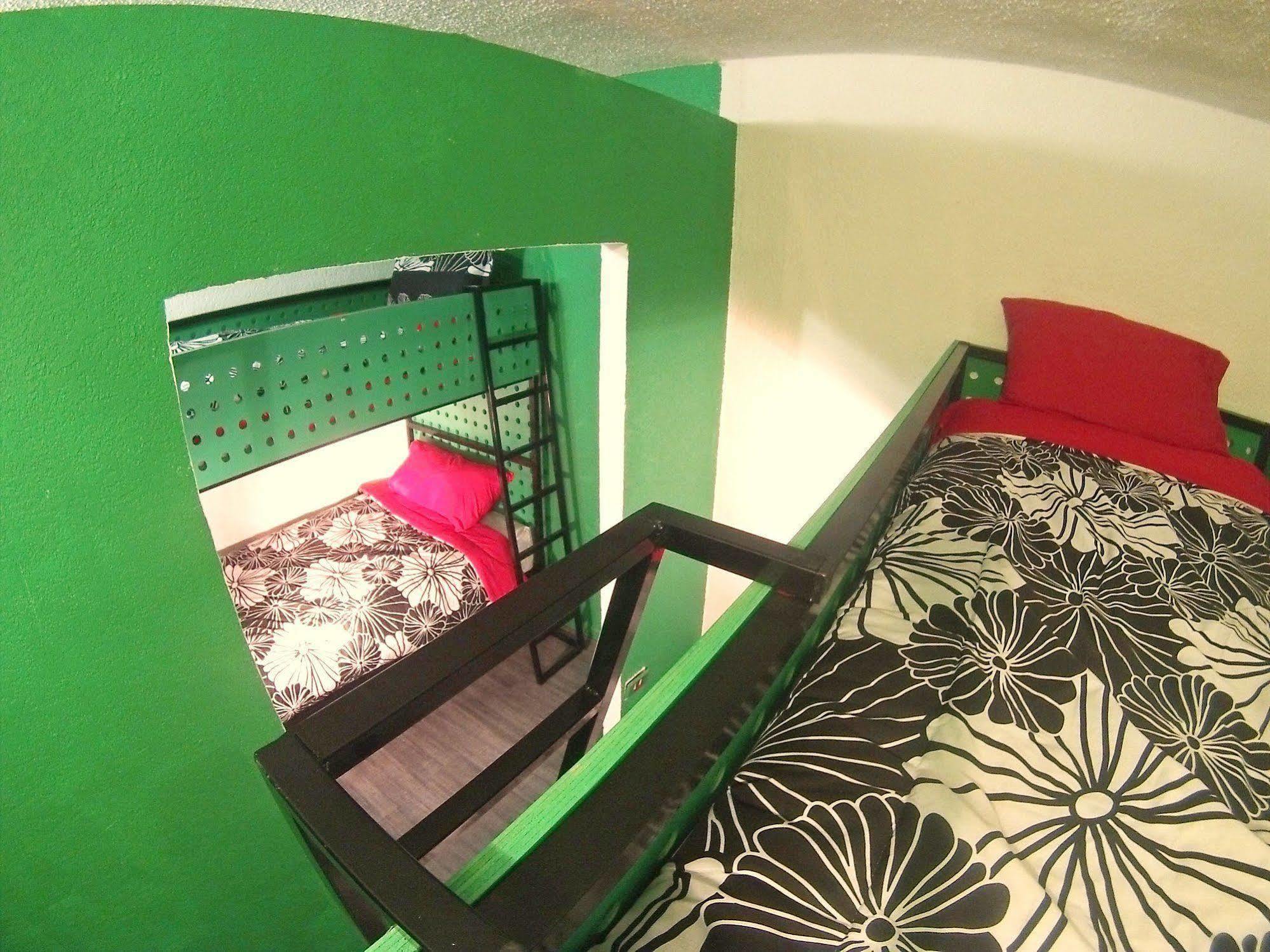 Roomies Condesa Hostal